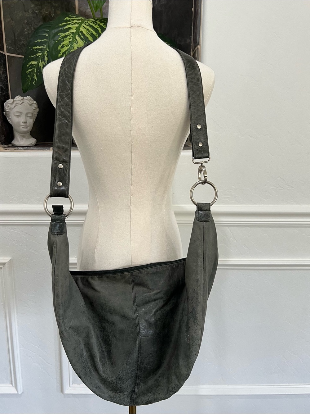 Hobo Vintage Y2K Half Moon Crossbody Leather Bag